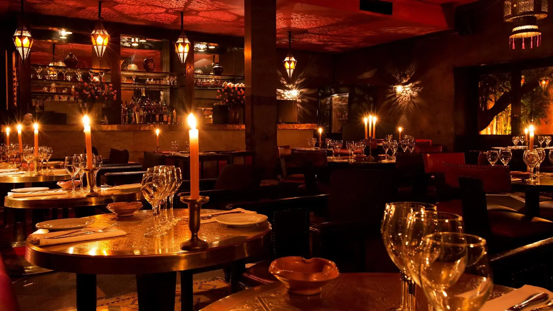 Salle du restaurant Comptoir Darna à Marrakech, dîner aux chandelles